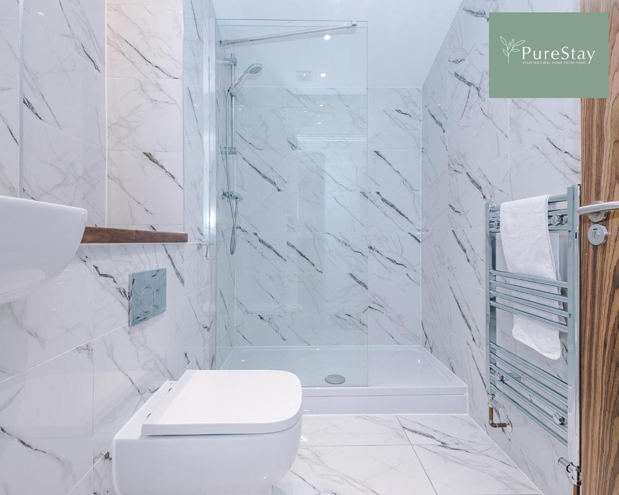 Stunning Five Bedroom Manchester House With Free Parking By Purestay Short Lets & Serviced Accommodation Exteriér fotografie